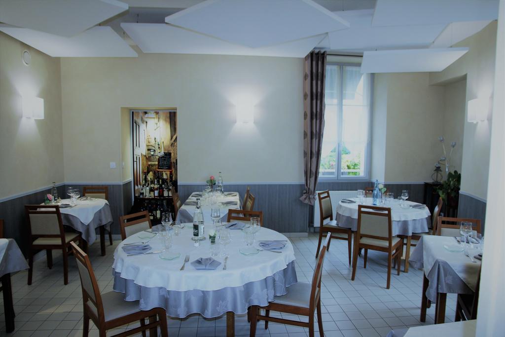 Auberge Du Cheval Blanc 博蒙皮耶-德伯夫 外观 照片