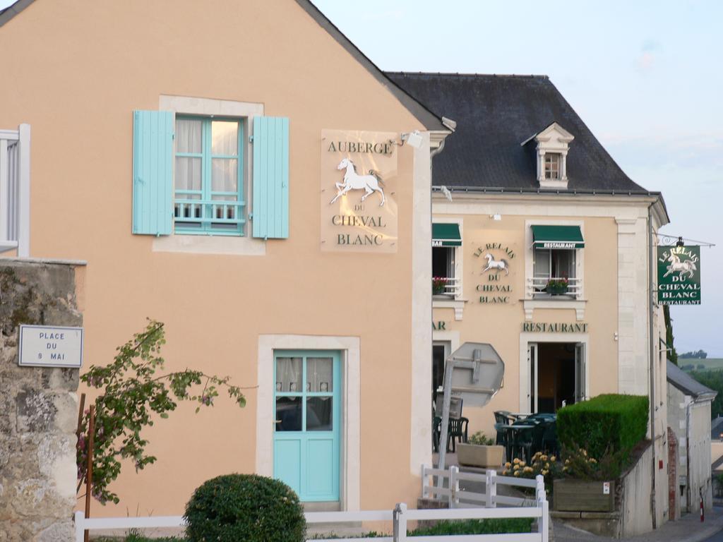 Auberge Du Cheval Blanc 博蒙皮耶-德伯夫 外观 照片